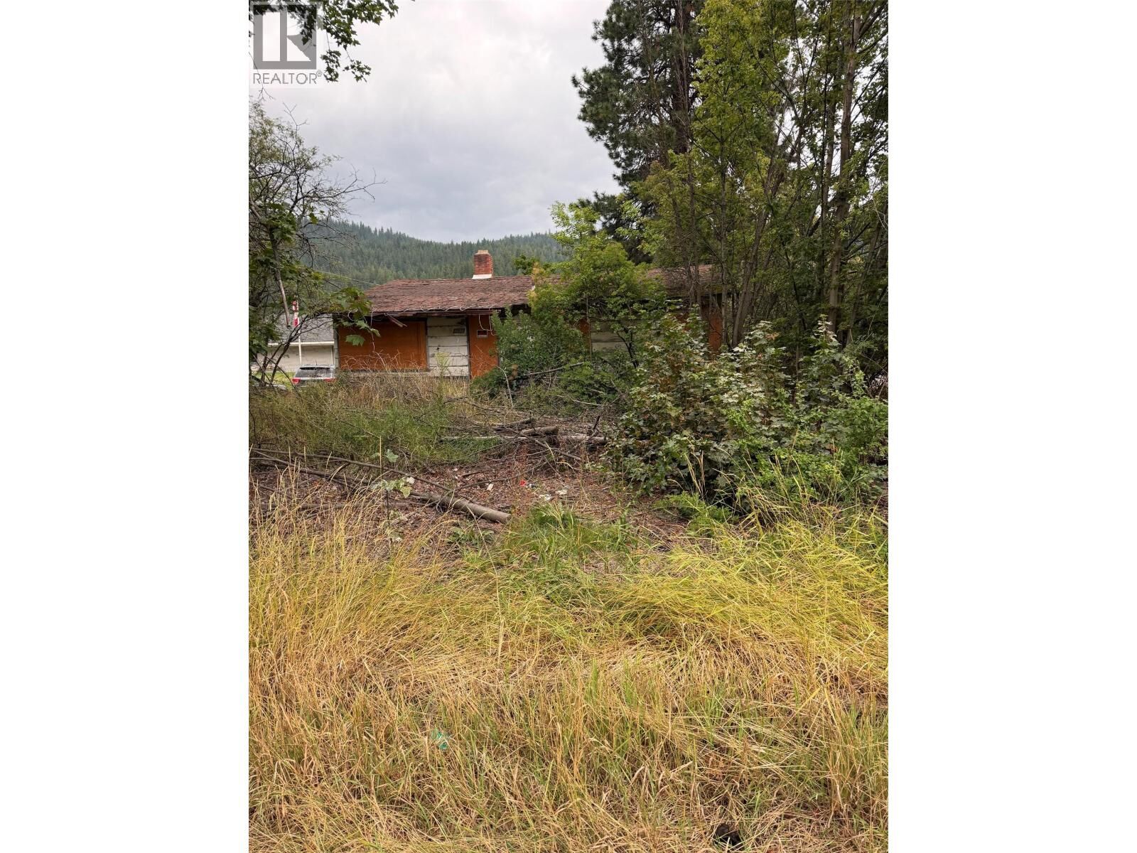 Property Photo:  3111 Waldie Avenue  BC V1N 4V3 