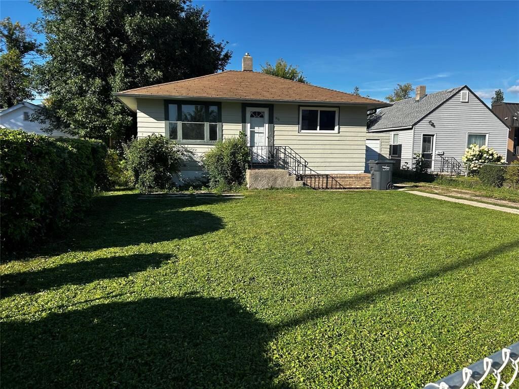 Property Photo: 810 Saskatchewan Avenue West MB R1N 0M8