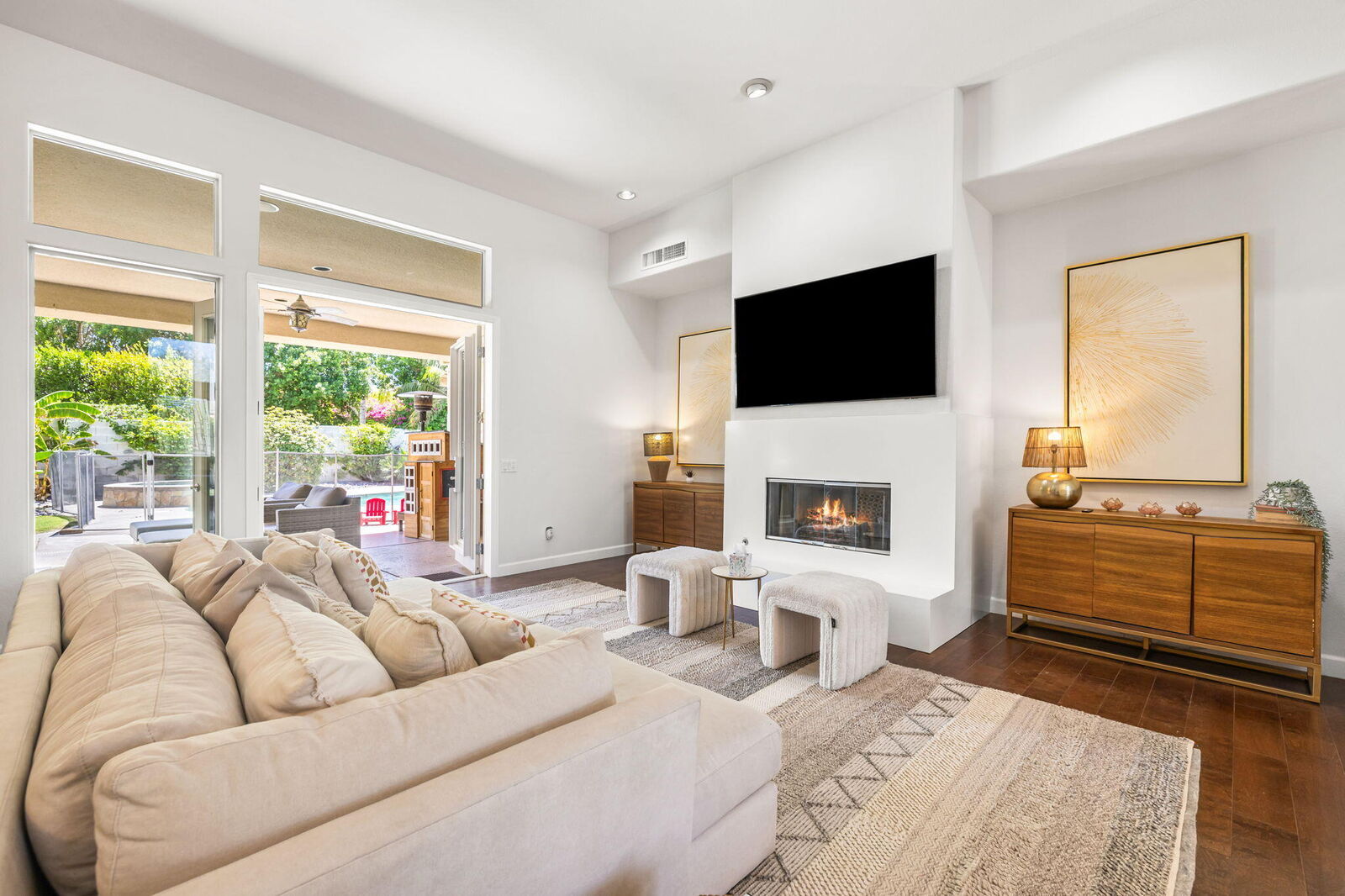 Property Photo: 19 Sherwood Road CA 92270