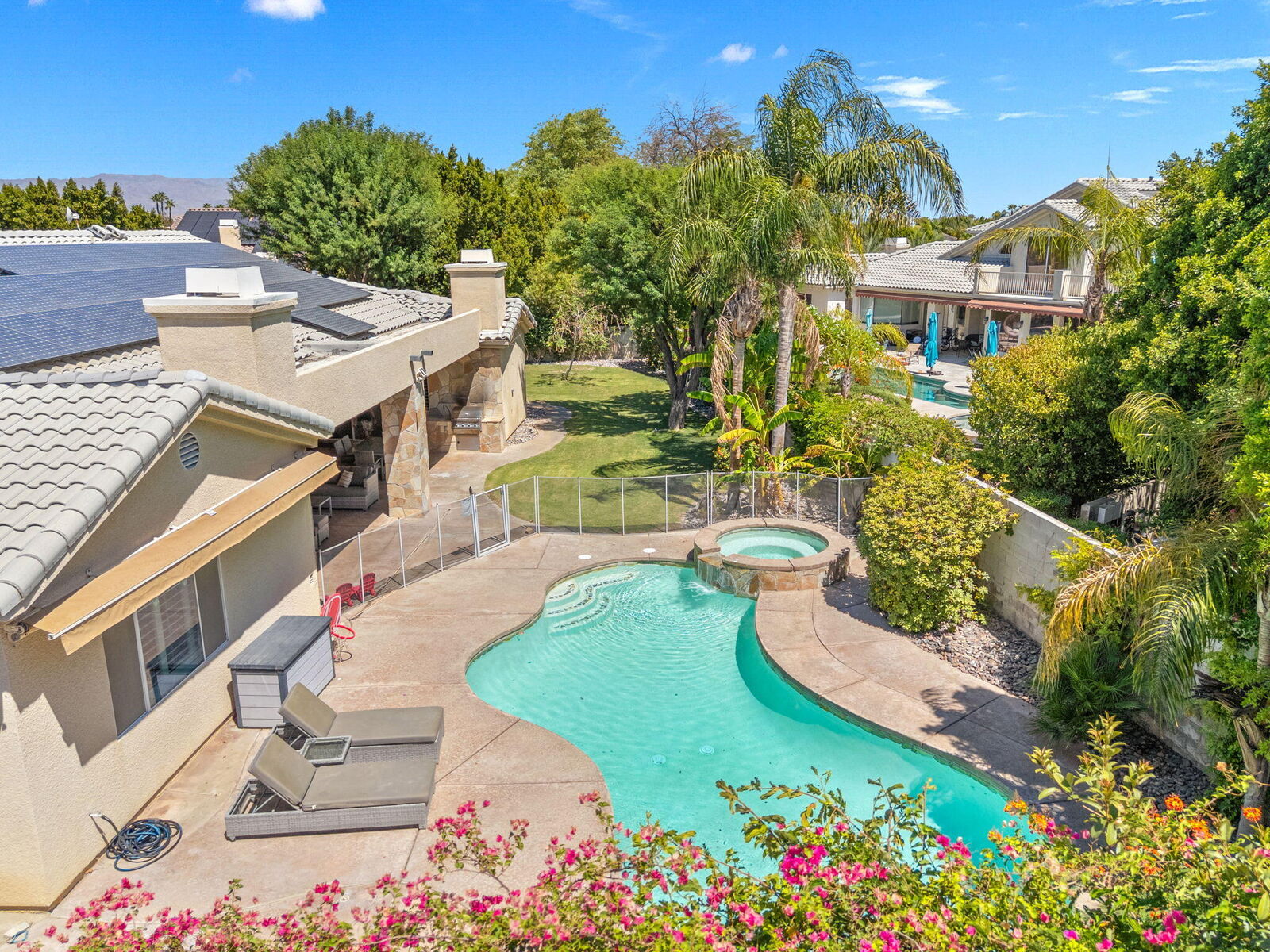 Property Photo:  19 Sherwood Road  CA 92270 