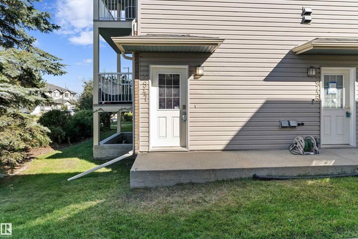 Property Photo:  2947 26 Street NW  AB T6T 2A1 