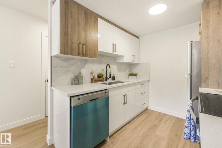 Property Photo:  199B Homestead Crescent NW  AB T5A 2Y2 