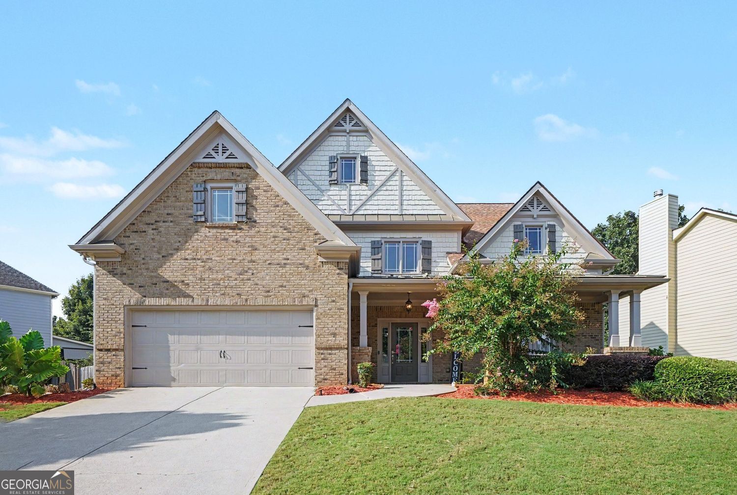 Property Photo: 825 Grand Ivey Place GA 30019