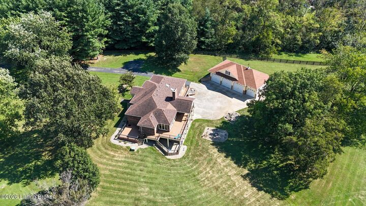 Property Photo:  2400 Sir Roberts Way  KY 40245 