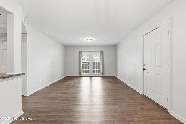 Property Photo: 4308 Wisteria Landing Cir 102 KY 40218