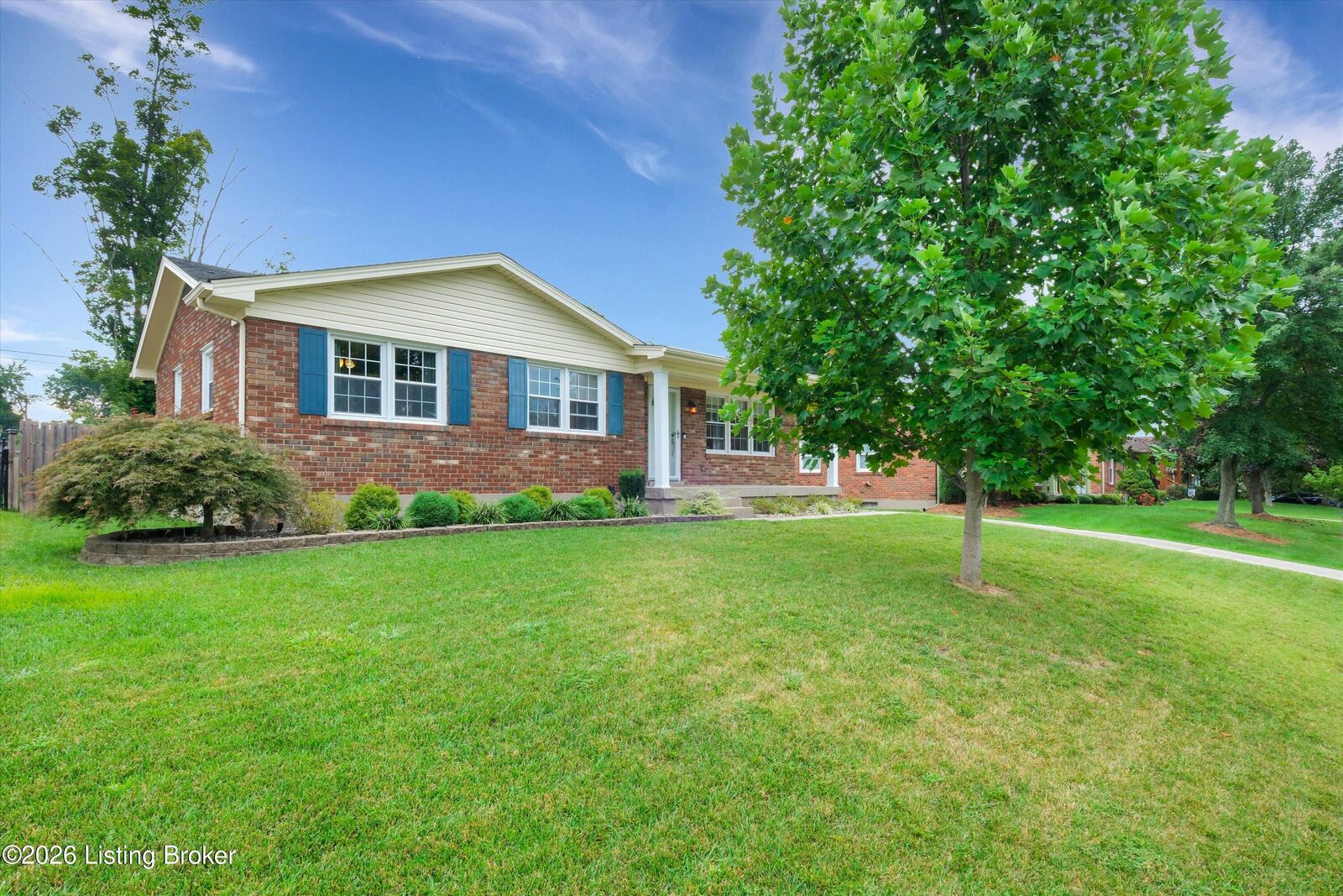 Property Photo: 8107 Jasmine Ln KY 40228