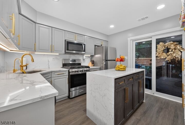 Property Photo:  68 Sassafras Court  NJ 08902 