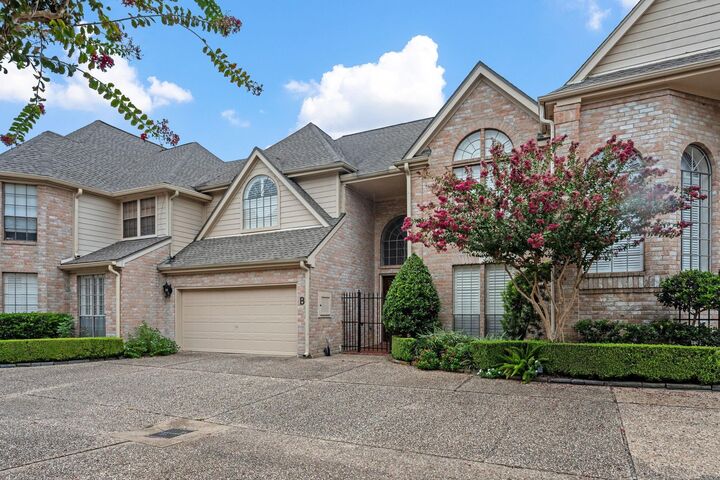 Property Photo: 2514 Potomac Drive B TX 77057