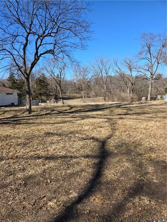 Property Photo: 1412 E 108th Terrace MO 64131