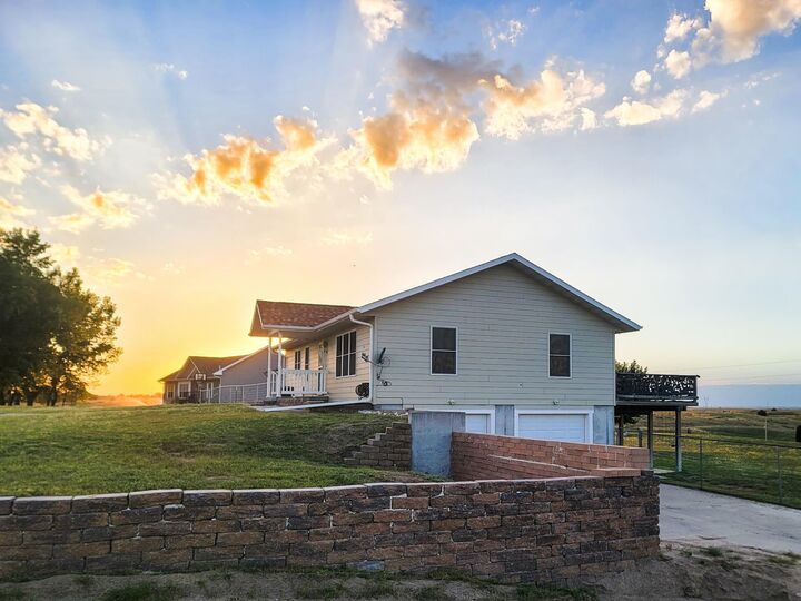 Property Photo:  3901 W Highlands Dr  NE 69101-0000 