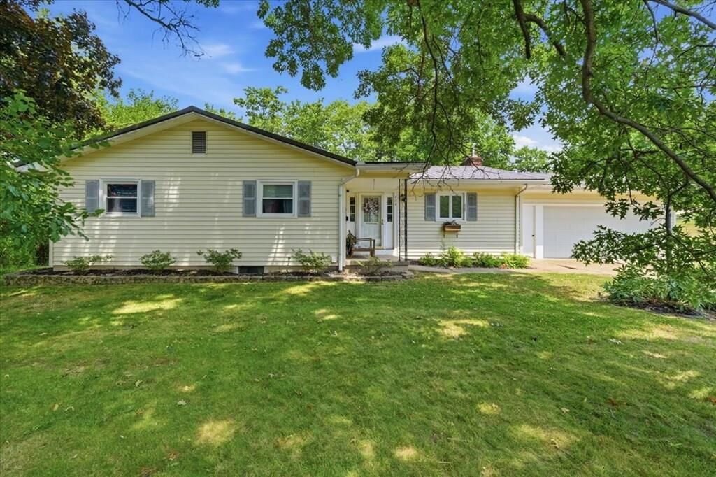 Property Photo:  929 Laurel Ave  OH 44805 
