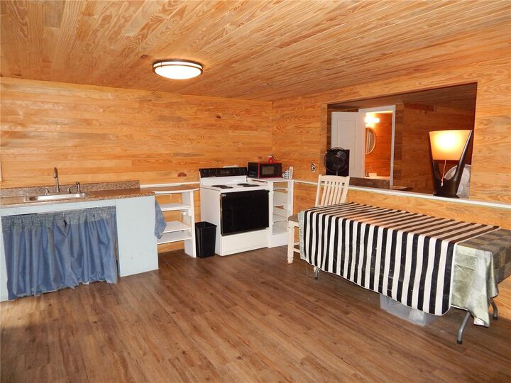 Property Photo:  1252 NW 78th Avenue  FL 32619 