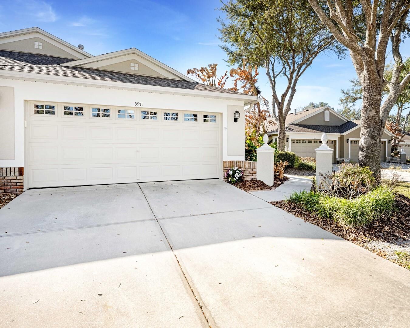 Property Photo:  5911 Phoebenest Drive  FL 33547 