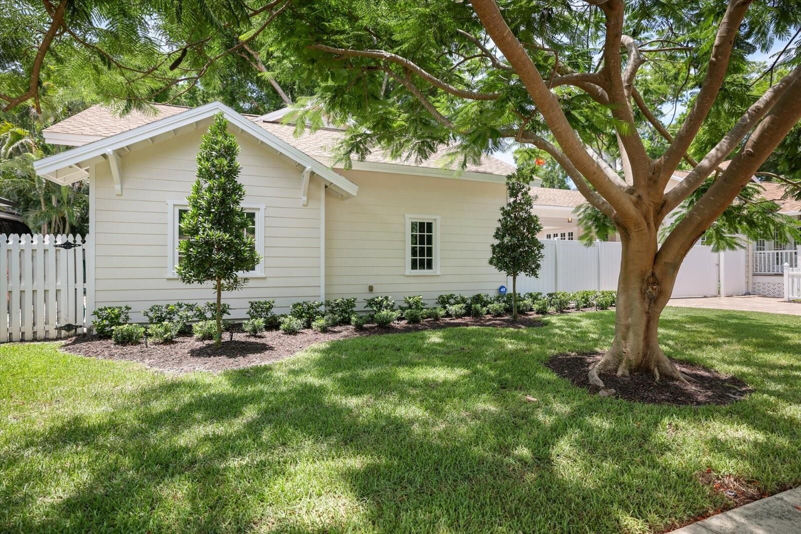 Property Photo:  1862 Prospect Street  FL 34239 
