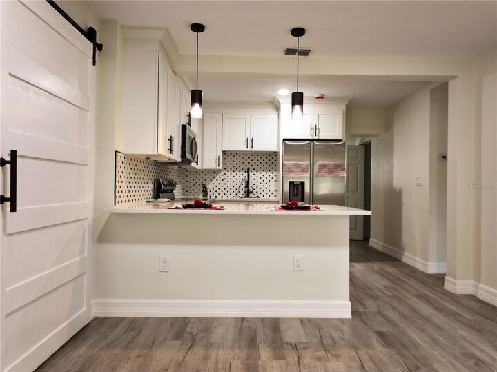 Property Photo: 919 W Hiawatha Street FL 33604