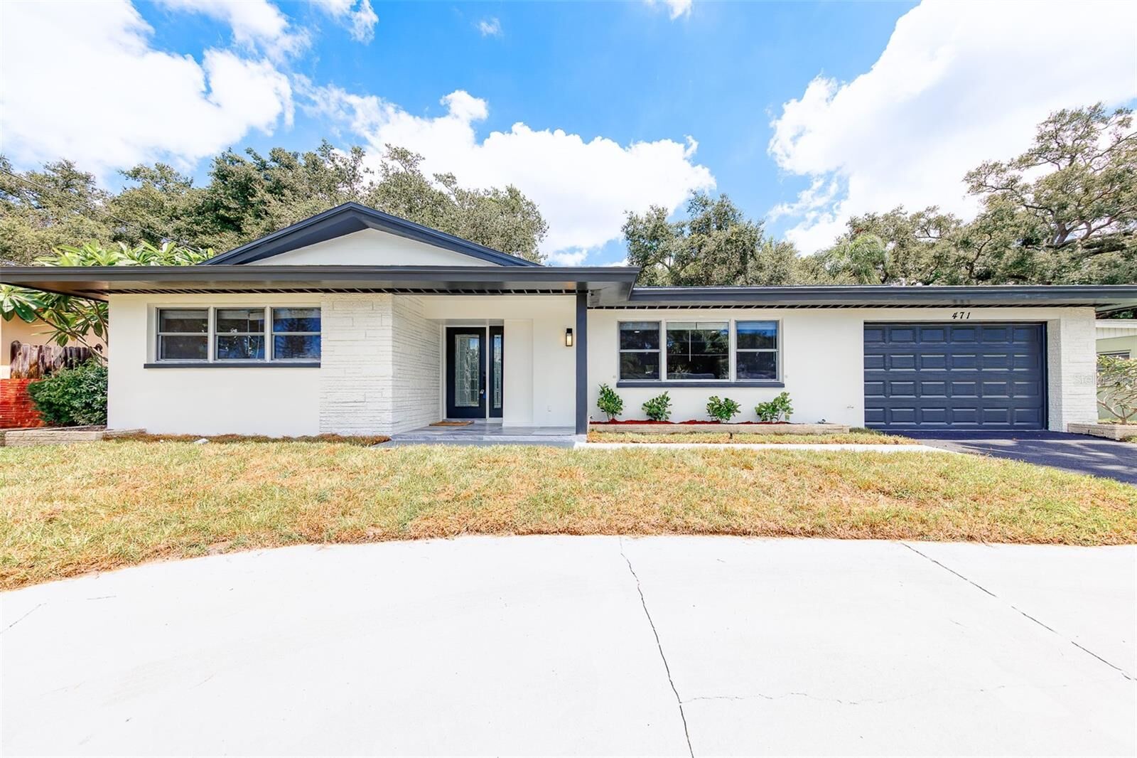 Property Photo: 471 Sierra Circle E FL 33770