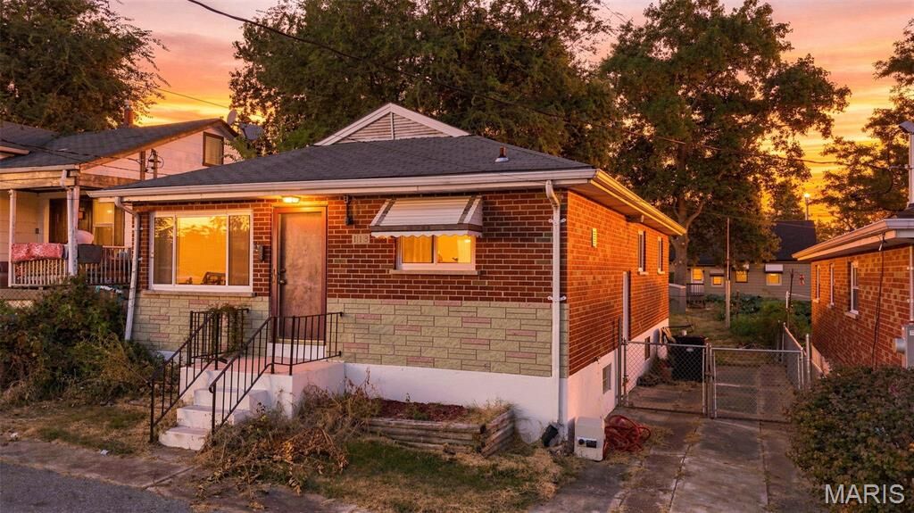 Property Photo:  113 E Cartwright Avenue  MO 63125 