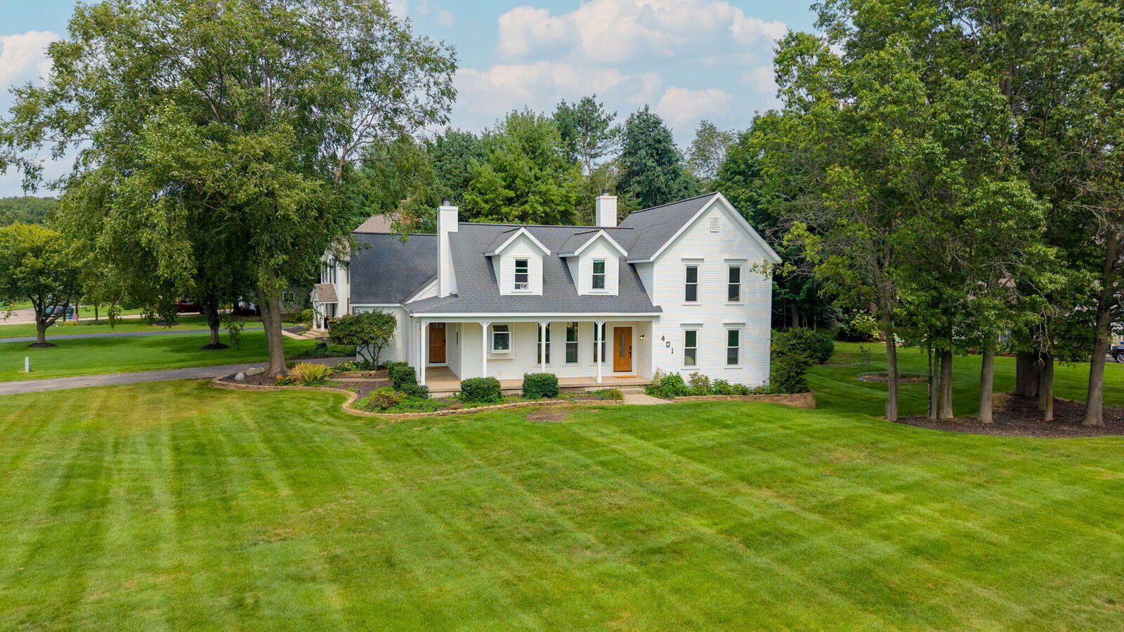 Property Photo: 401 Erin Isle Court MI 49424