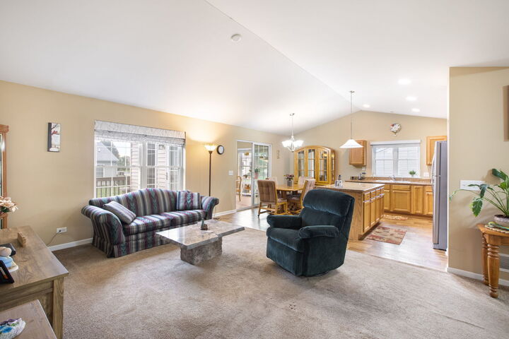 Property Photo:  900 Jefferson Avenue  IL 60050 