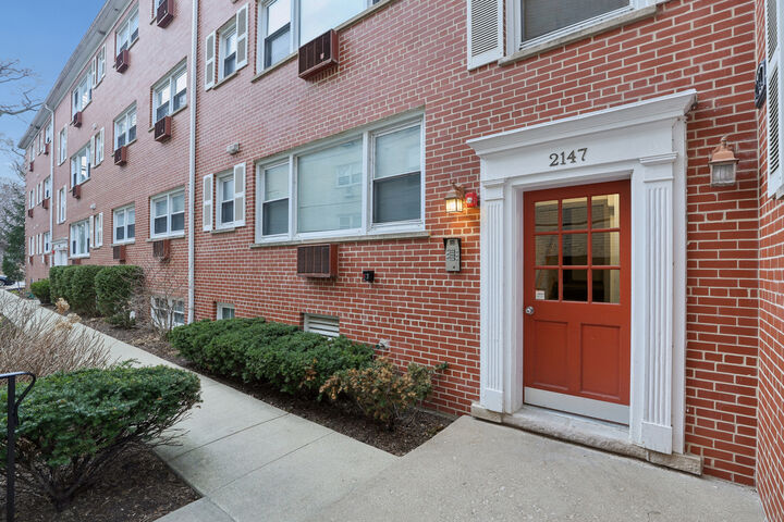Property Photo:  2147 Ridge Avenue 2D  IL 60201 