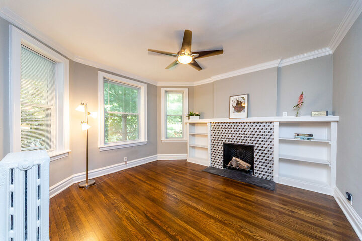 Property Photo:  2037 W Estes Avenue 1  IL 60645 