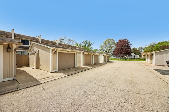 Property Photo:  537 Pheasant Court  IL 60030 
