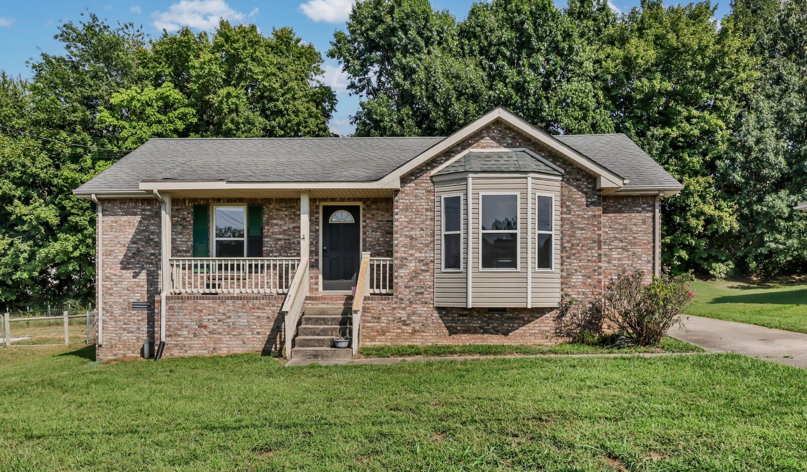 Property Photo:  274 Moncrest Dr  TN 37042 