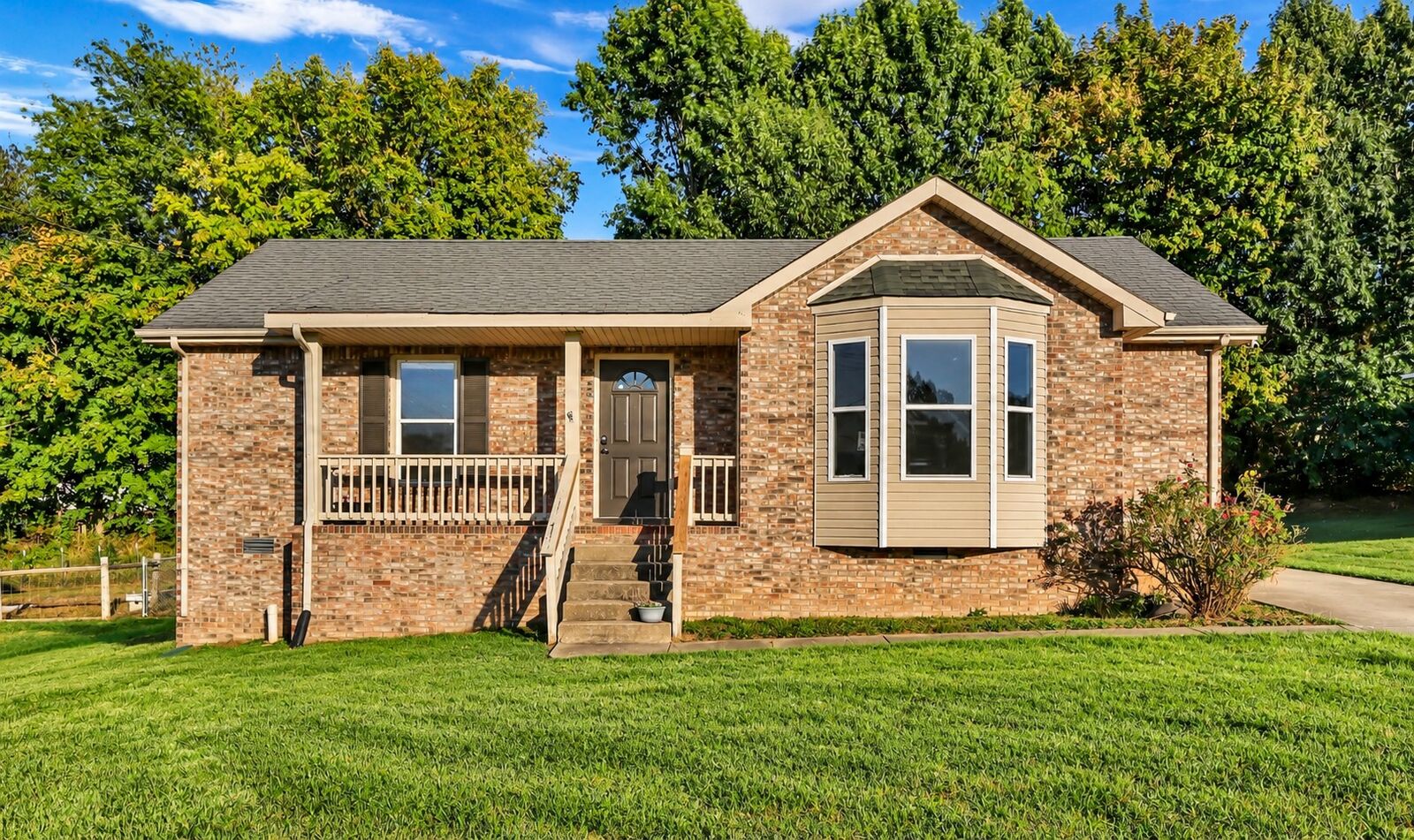 Property Photo:  274 Moncrest Dr  TN 37042 