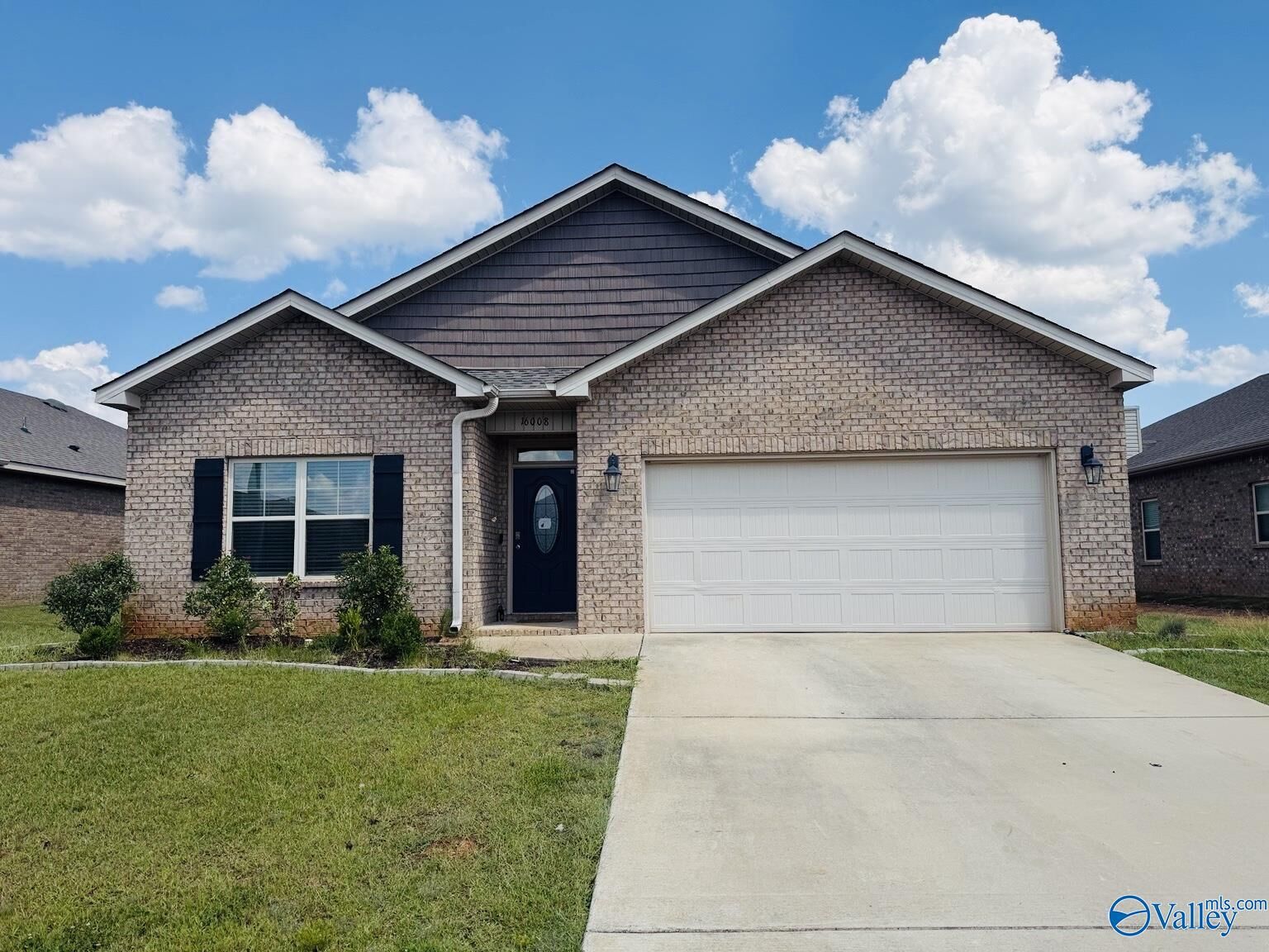 Property Photo:  16008 Glenncrest Lane  AL 35749 