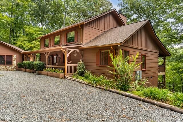 Property Photo:  717 Evergreen Lane  GA 30559 