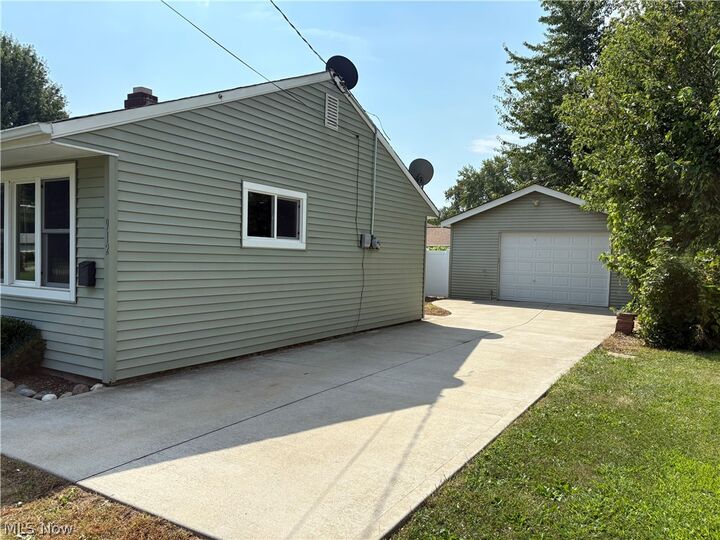 Property Photo: 912 East Drive OH 44054