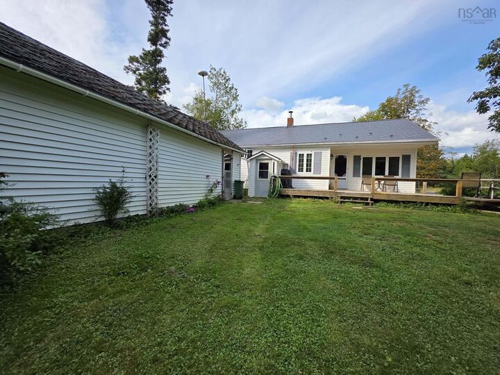 Property Photo:  250 Highway 2 B0m 1N0 Highway  NS B0M 1N0 