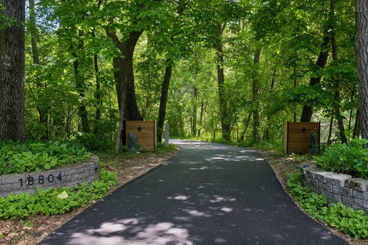 Property Photo:  18804 Kingswood Terrace  MN 55345 