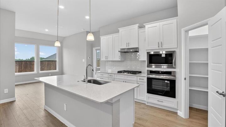 Property Photo: 3329 Seaside Street TX 76065
