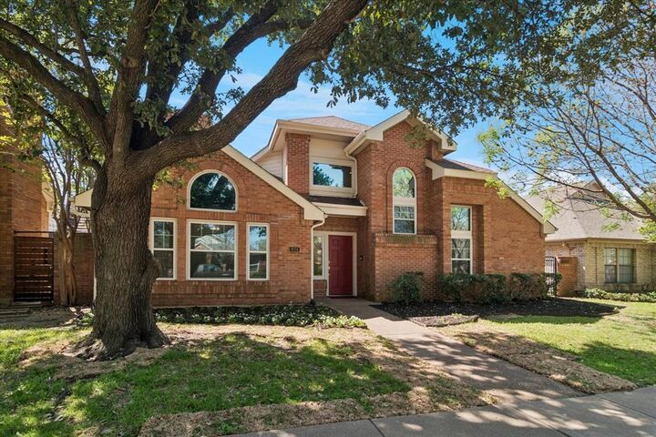 Property Photo: 924 McCoy Drive TX 75062