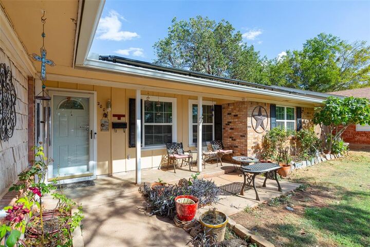 Property Photo:  2001 Minter Lane  TX 79603 