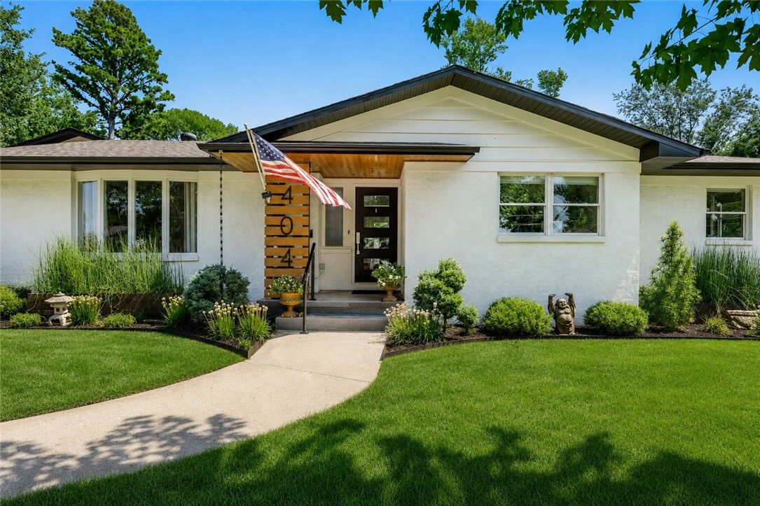 Property Photo:  404 NW H Street  AR 72712 
