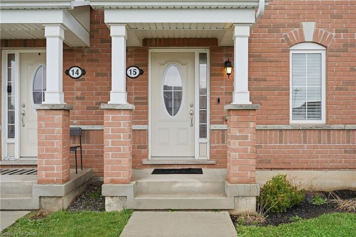 Property Photo:  230 Avonsyde Boulevard 15  ON L8B 1T9 