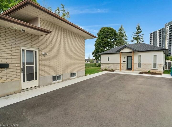Property Photo:  67 Kimberly Crescent Upper  ON N2E 1C8 