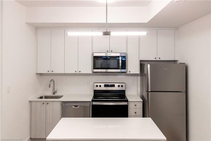 Property Photo: 40 Palace Street M10 ON N2E 0L2