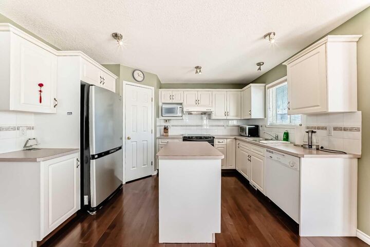 Property Photo:  438 Bridlewood Place SW  AB T2Y 3R1 