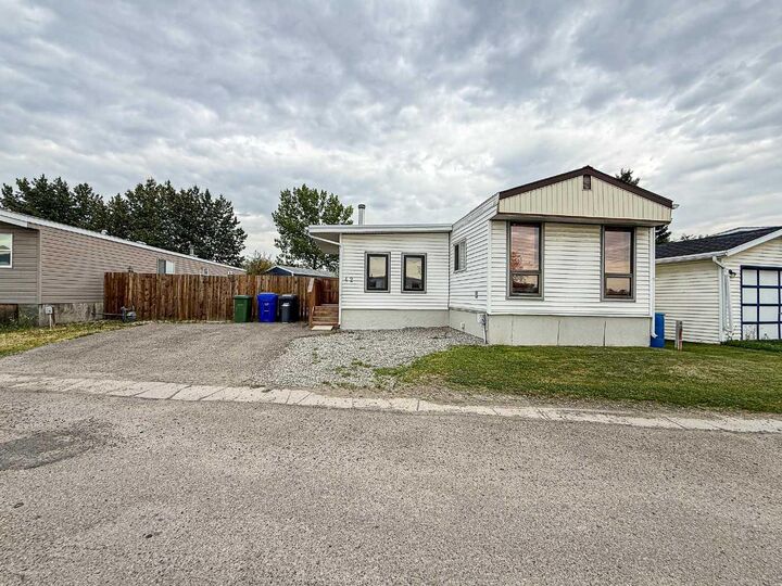 Property Photo:  5800 46 Street 42  AB T4H 1G8 