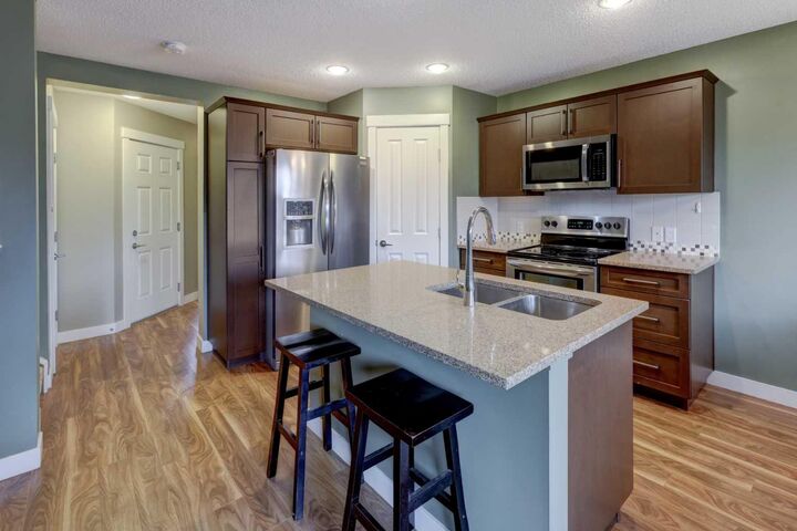 Property Photo:  87 Sunrise View  AB T4C 0M8 