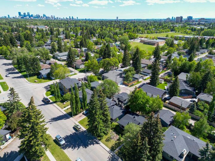 Property Photo:  361 Capri Avenue NW  AB T2L 0J5 