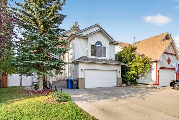 Property Photo:  219 Lakeview Cove  AB T1X 1E8 