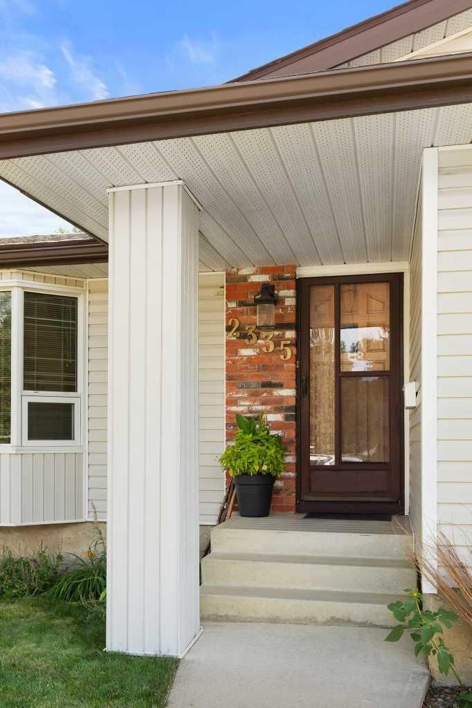 Property Photo:  2335 Porter Place SE  AB T1B 1E4 