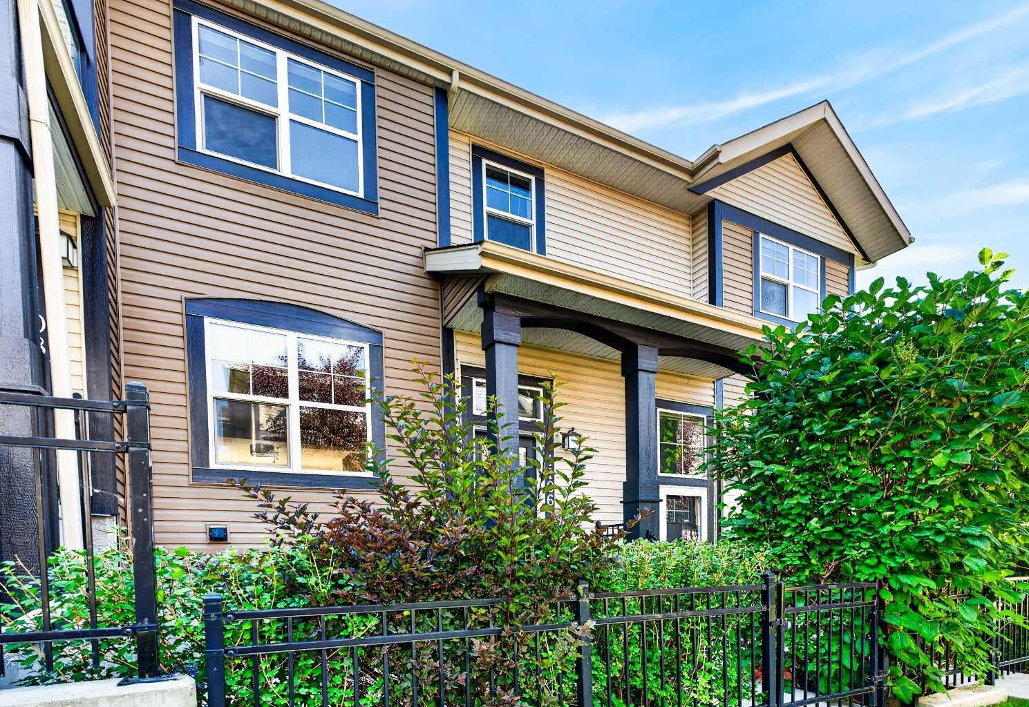 Property Photo:  1106 McKenzie Towne Row SE  AB T2Z 1E1 