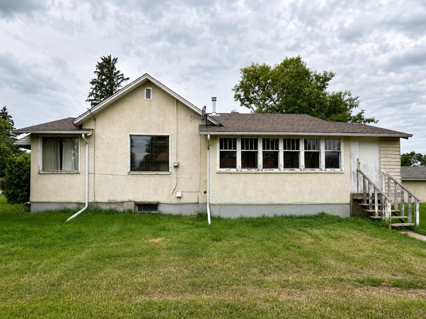 Property Photo:  5302 51 Avenue  AB T9X 1V1 