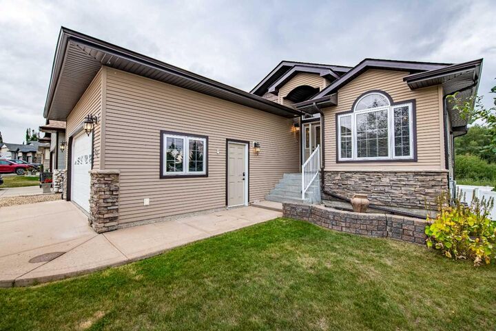 Photo de la propriété:  62 Fieldstone Way  AB T4S 0C3 