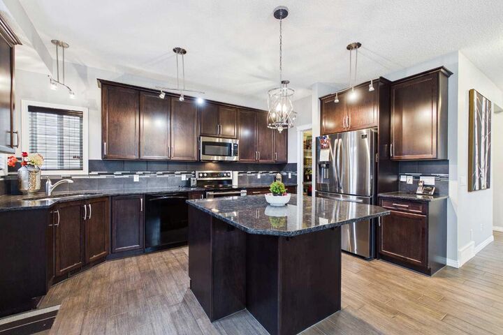 Property Photo:  8 Sage Bank Road NW  AB T3R 0J7 